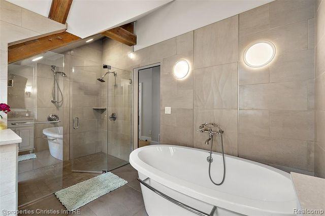 1739 Ridge Road, White Lake, MI 48383