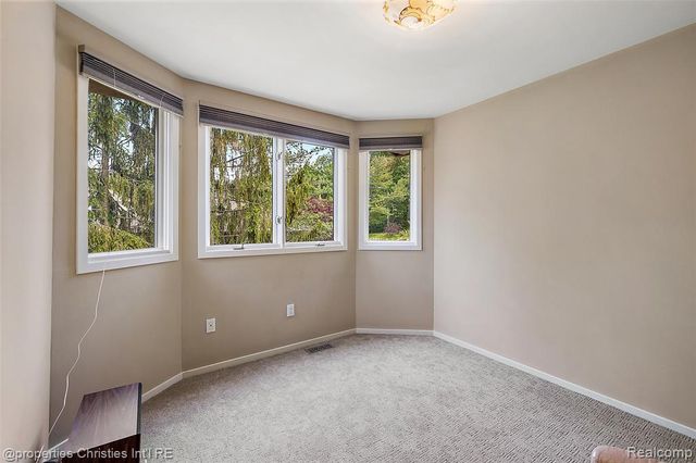 1739 Ridge Road, White Lake, MI 48383