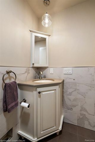 1739 Ridge Road, White Lake, MI 48383