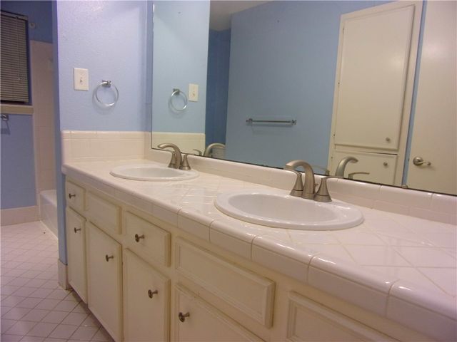 609 Brock Dr, Corpus Christi, TX 78412