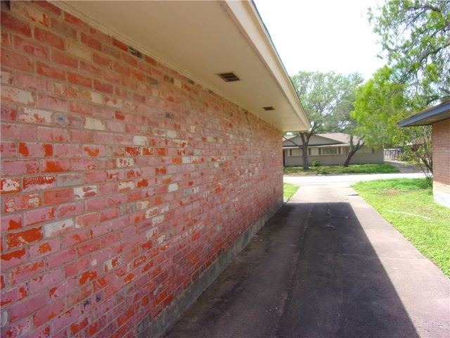 609 Brock Dr, Corpus Christi, TX 78412