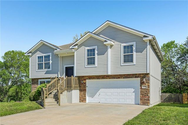 1614 NW Hilltop Lane, Grain Valley, MO 64029