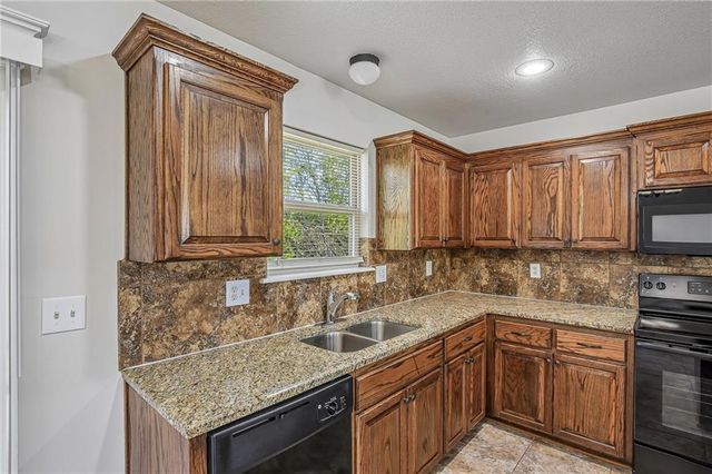 1614 NW Hilltop Lane, Grain Valley, MO 64029