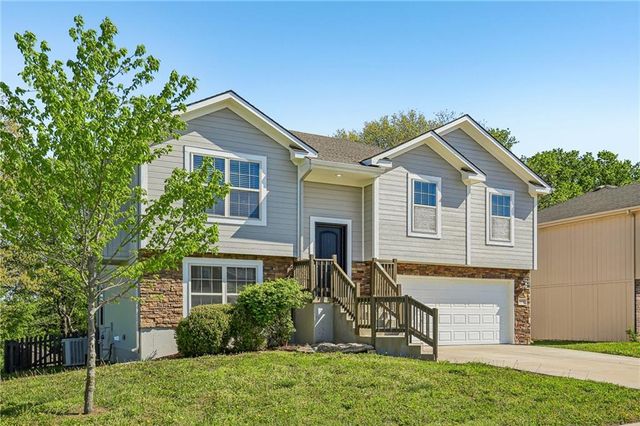 1614 NW Hilltop Lane, Grain Valley, MO 64029