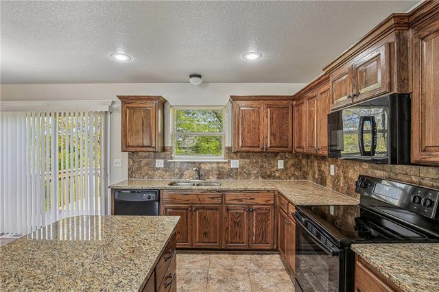 1614 NW Hilltop Lane, Grain Valley, MO 64029