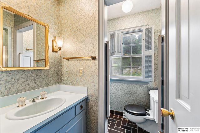 10725 Cedar Street, Omaha, NE 68124