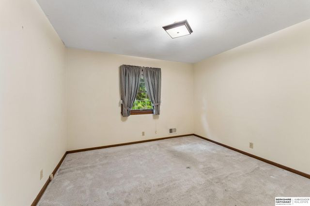 10725 Cedar Street, Omaha, NE 68124