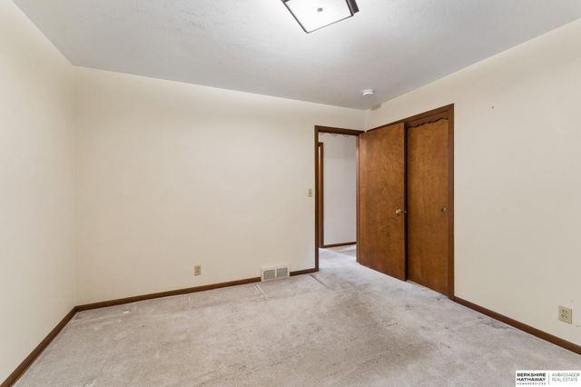 10725 Cedar Street, Omaha, NE 68124