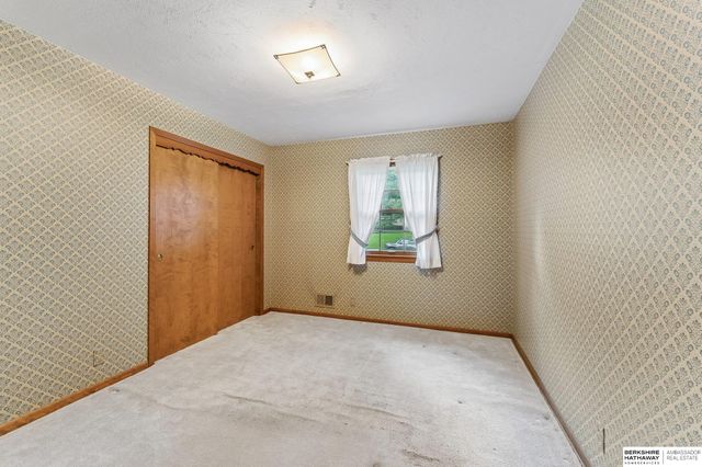 10725 Cedar Street, Omaha, NE 68124