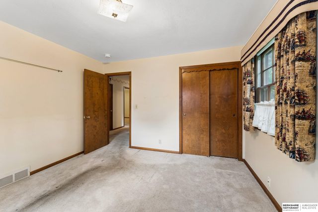 10725 Cedar Street, Omaha, NE 68124