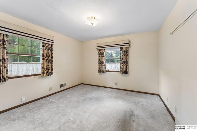 10725 Cedar Street, Omaha, NE 68124