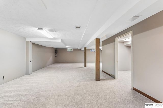 10725 Cedar Street, Omaha, NE 68124