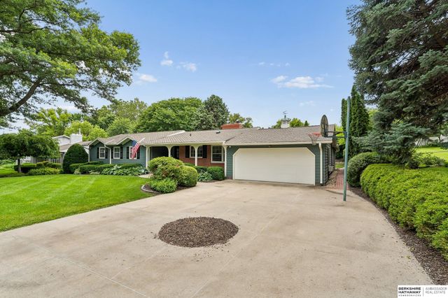 10725 Cedar Street, Omaha, NE 68124