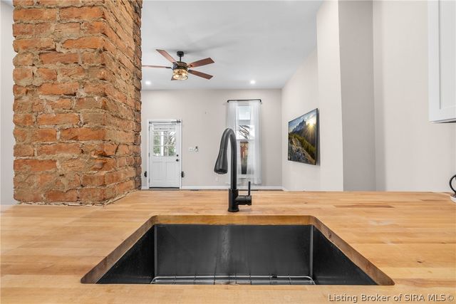 325 E 14th Street, New Albany, IN 47150