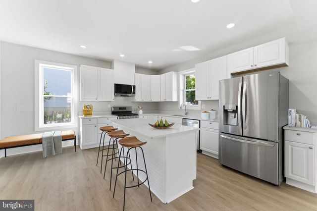 9204 DOUGLAS ST, Manassas, VA 20110