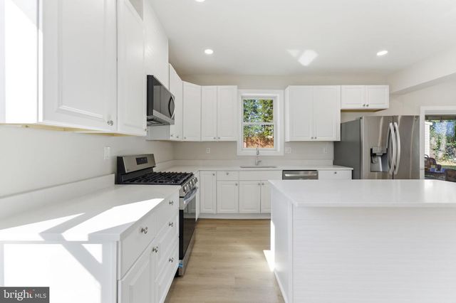 9204 DOUGLAS ST, Manassas, VA 20110