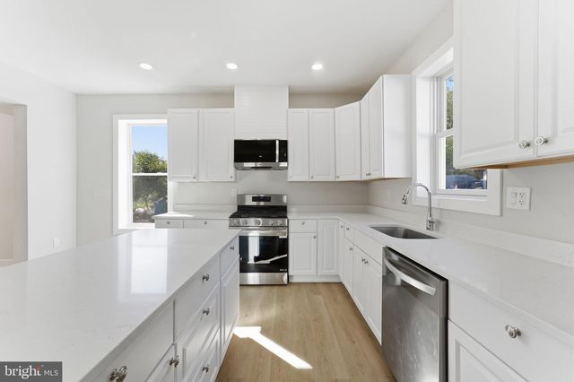 9204 DOUGLAS ST, Manassas, VA 20110