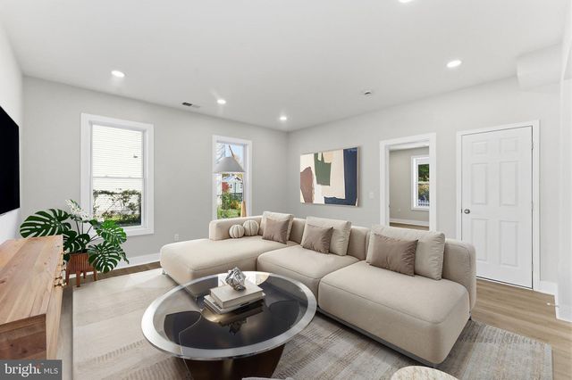 9204 DOUGLAS ST, Manassas, VA 20110