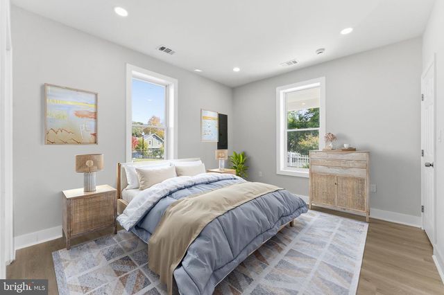 9204 DOUGLAS ST, Manassas, VA 20110