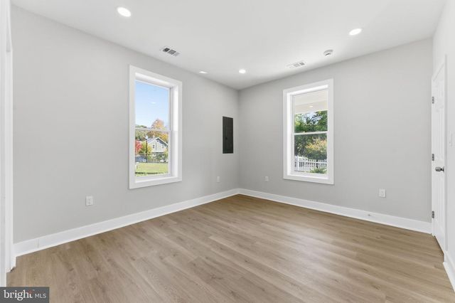 9204 DOUGLAS ST, Manassas, VA 20110