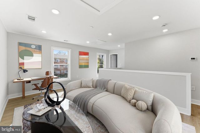 9204 DOUGLAS ST, Manassas, VA 20110