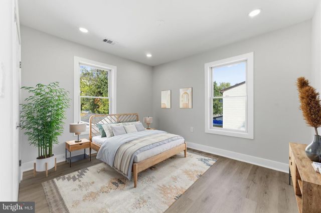 9204 DOUGLAS ST, Manassas, VA 20110