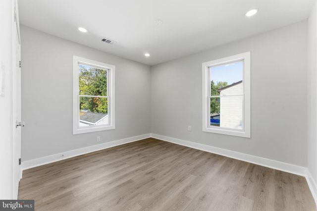 9204 DOUGLAS ST, Manassas, VA 20110