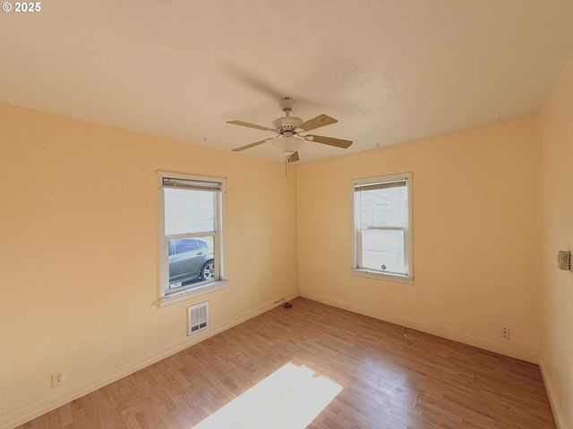 3102 GARFIELD St, Longview, WA 98632