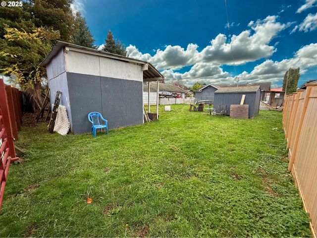 3102 GARFIELD St, Longview, WA 98632