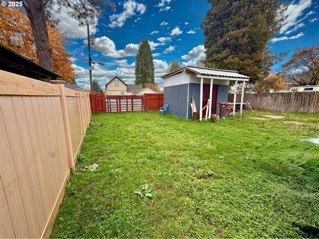 3102 GARFIELD St, Longview, WA 98632