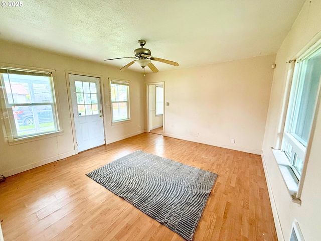 3102 GARFIELD St, Longview, WA 98632