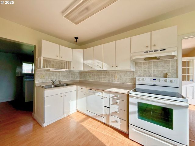 3102 GARFIELD St, Longview, WA 98632