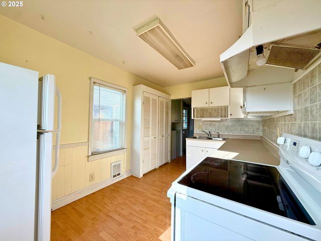 3102 GARFIELD St, Longview, WA 98632