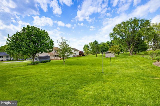 2311 STARLITE DR, Lancaster, PA 17602
