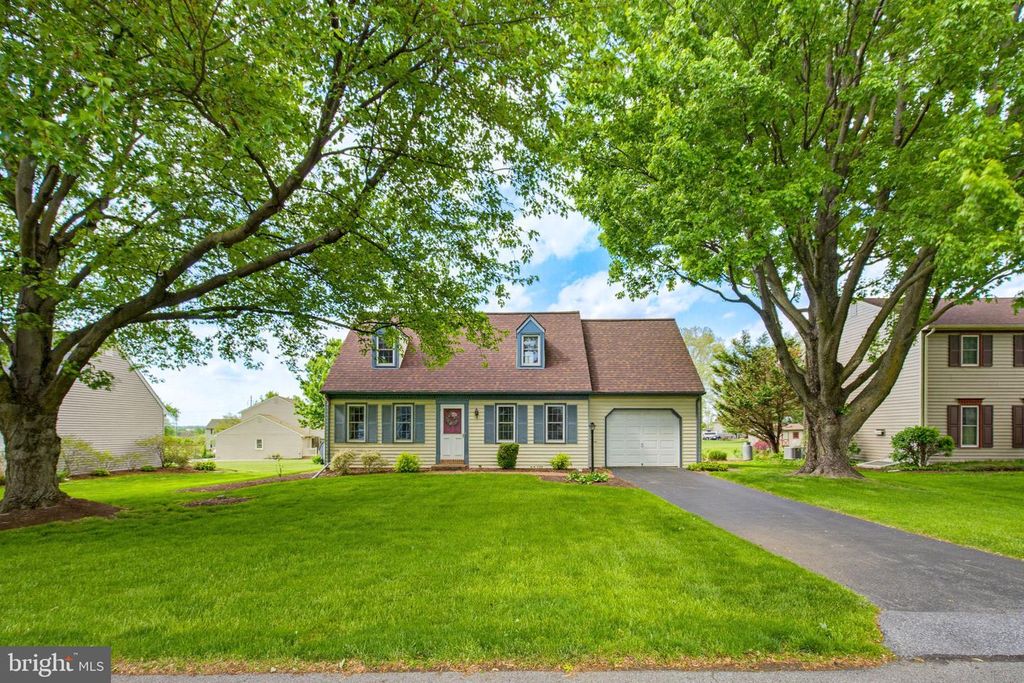 2311 STARLITE DR, Lancaster, PA 17602