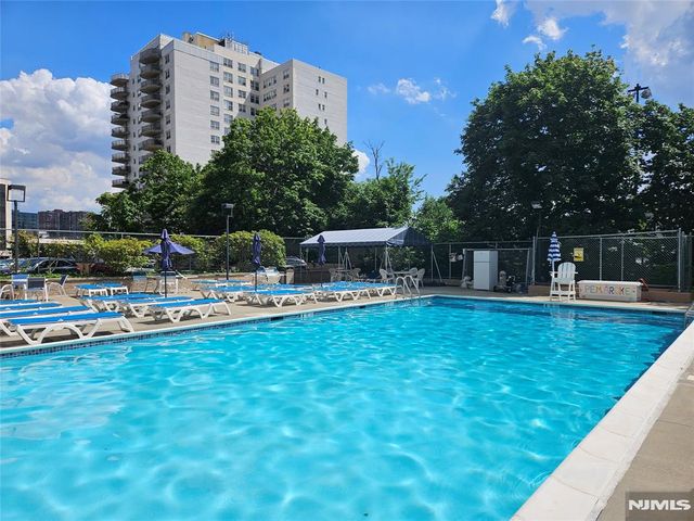 2077 Center Avenue, Fort Lee, NJ 07024