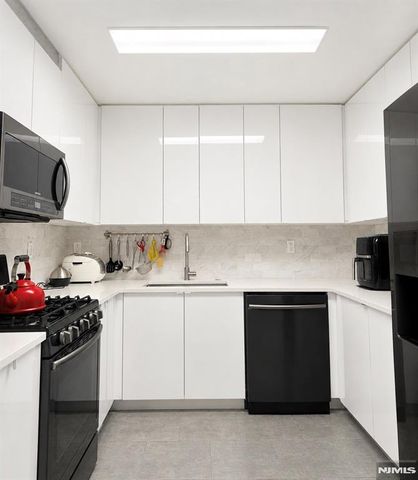 2077 Center Avenue, Fort Lee, NJ 07024