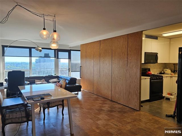2077 Center Avenue, Fort Lee, NJ 07024