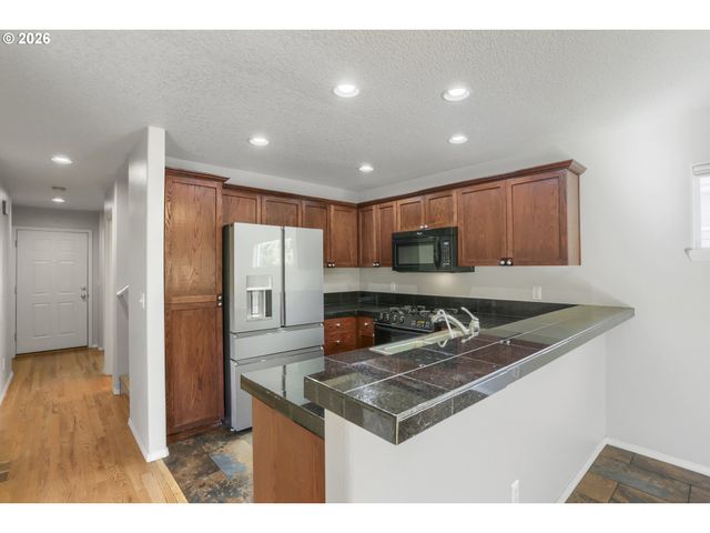 16784 Nw ARIZONA Dr, Beaverton, OR 97006