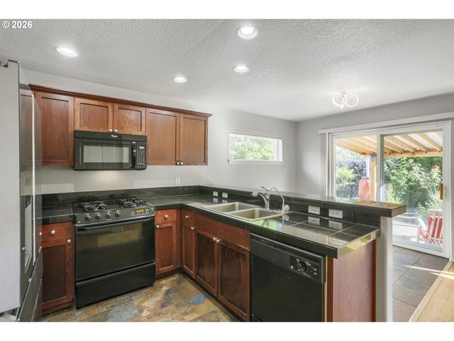 16784 Nw ARIZONA Dr, Beaverton, OR 97006