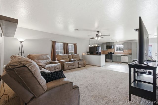 20435 Grant Road, Okmulgee, OK 74447