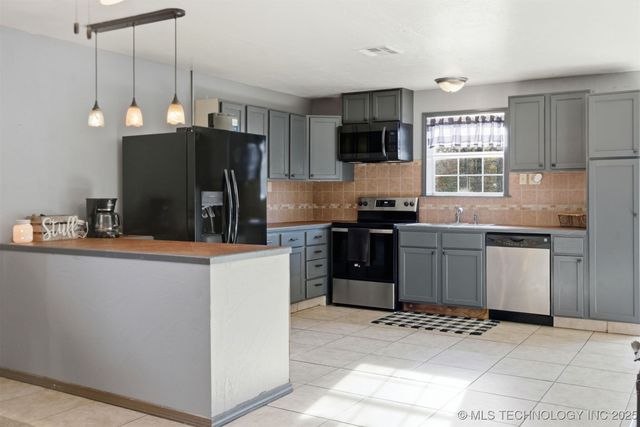 20435 Grant Road, Okmulgee, OK 74447