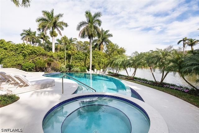 2595 Half Moon WALK, Naples, FL 34102