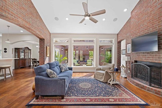 5917 Dahoon Dr, Pensacola, FL 32526