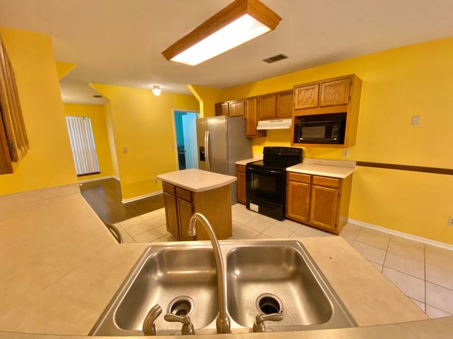 1063 Boulevard De La Parisienne, Mary Esther, FL 32569
