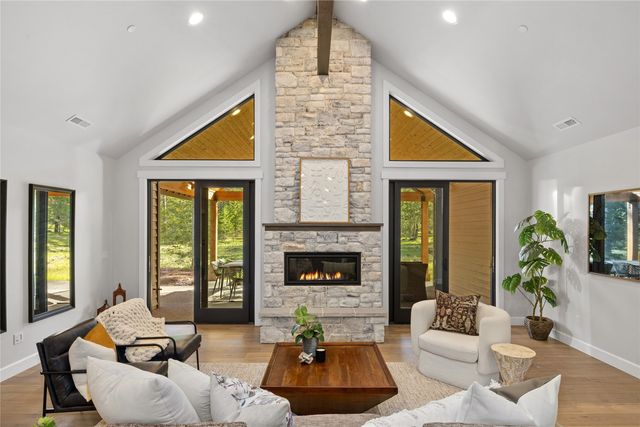 971 Domerie Park Loop, Cle Elum, WA 98922