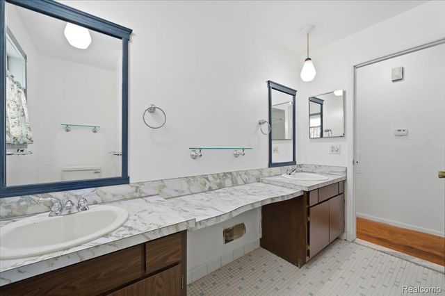 2938 Fox Hill Drive, Sterling Heights, MI 48310