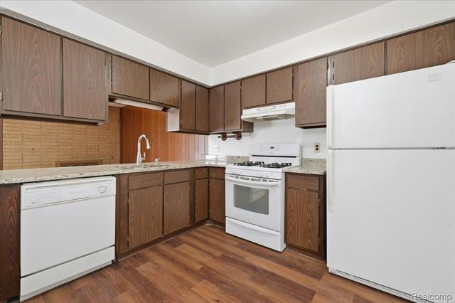 2938 Fox Hill Drive, Sterling Heights, MI 48310