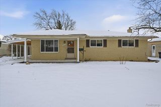 2938 Fox Hill Drive, Sterling Heights, MI 48310