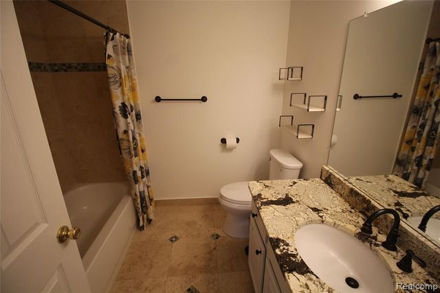 2224 Leighton Drive, Utica, MI 48317